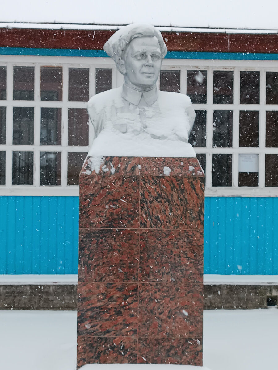 Бюст Гайдара А.П.