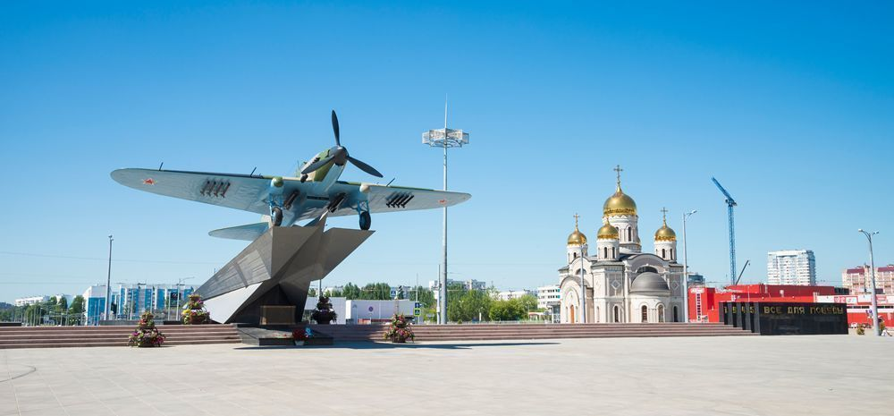 Фото из открытых источников. Справа красненький - Магнит Экстра. Там очень много разного пива)))
