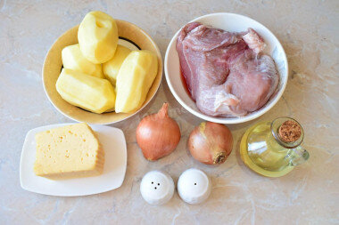 Как сделать мясо в духовке с картошкой и сыром? Подготовьте для этого необходимые ингредиенты. Картофель заранее очистите от кожуры и ополосните в проточной воде от загрязнений. Мясо выбирайте любое, главное, чтобы оно было без костей. Свинину можно заменить на любое другое мясо.