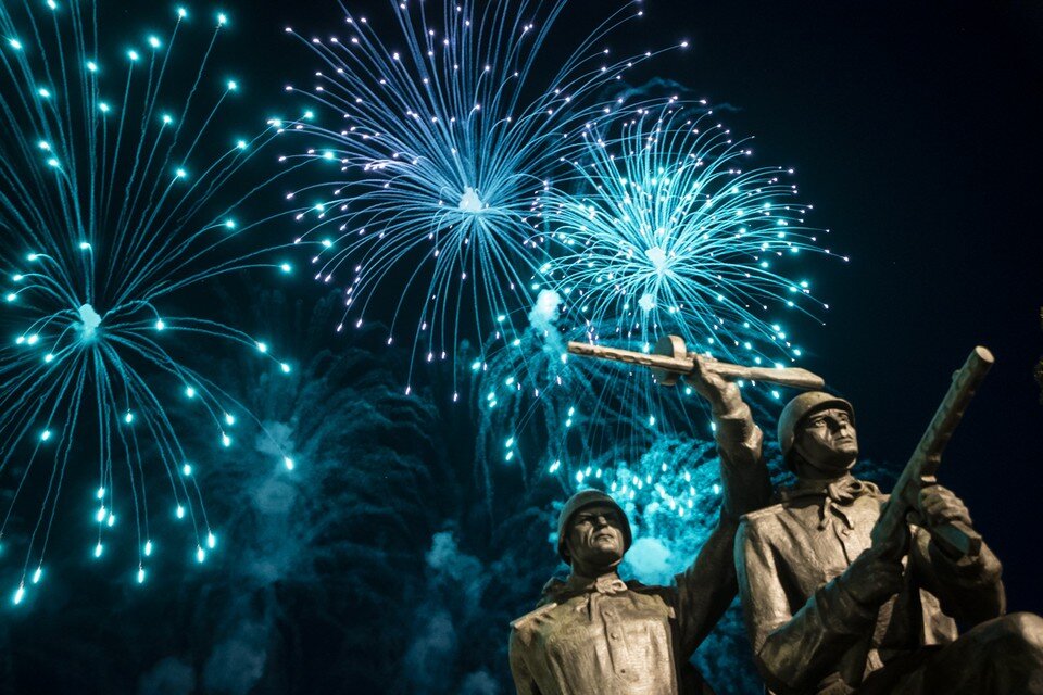     Вечером 23 февраля по традиции дадут праздничный салют.  Александр Подгорчук