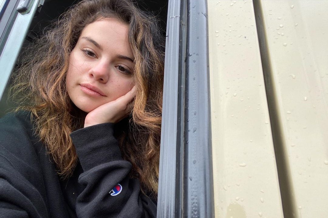     Селена Гомес поделилась снимком, который ранее удаляла из соцсетей