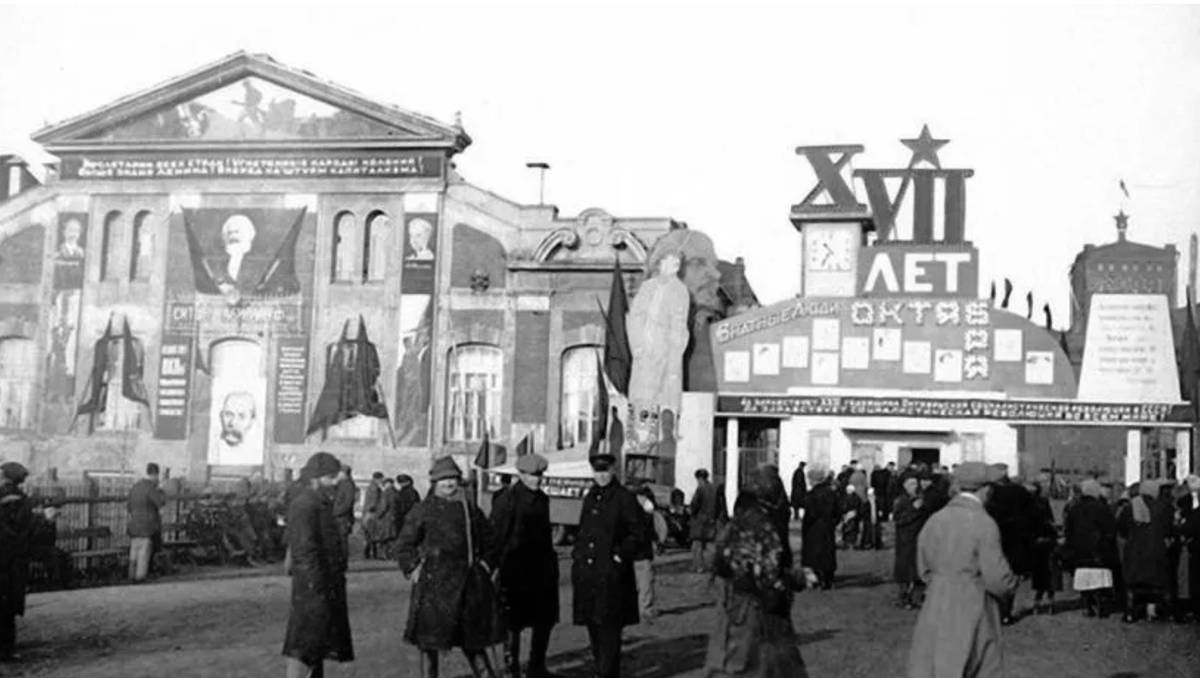 Источник: https://inserpuhov.ru/news/stranicy-istorii/istoriya-sitcenabivnoy-fabriki-v-serpuhove