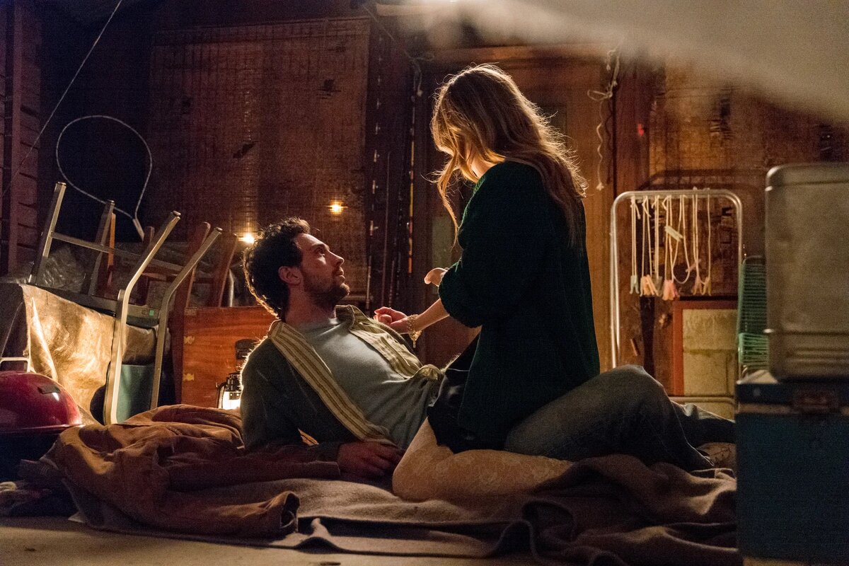 Афиша фильма "Миллон мелких осколков"