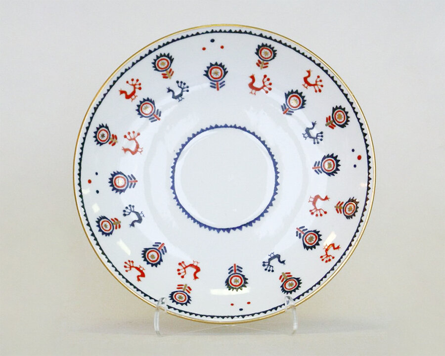 Блюдце из сервиза «По русским мотивам». 1949 г., ЛФЗ. Автор формы Серафима Евгеньевна Яковлева. Автор росписи Нина Михайловна Вольпе