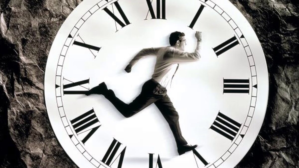 Цього часу. Человек с часами. Часы и время. Ускорение времени. Время бежит.