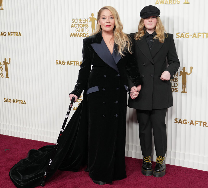    Кристина Эпплгейт с дочерью Сэди на вручении премии SAG Awards-2023Legion-Media