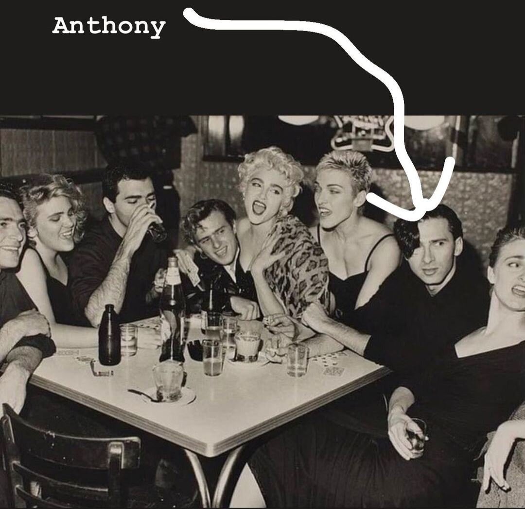    Молодая Мадонна в компании друзей и старшего брата ЭнтониСоцсети Мадонны