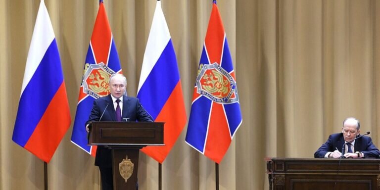 Фото: с сайта Кремля (http://static.kremlin.ru/media/events/photos/big/LkFcDtA1EAZmEM4nqMmhAdavcLLEfuNc.jpg)