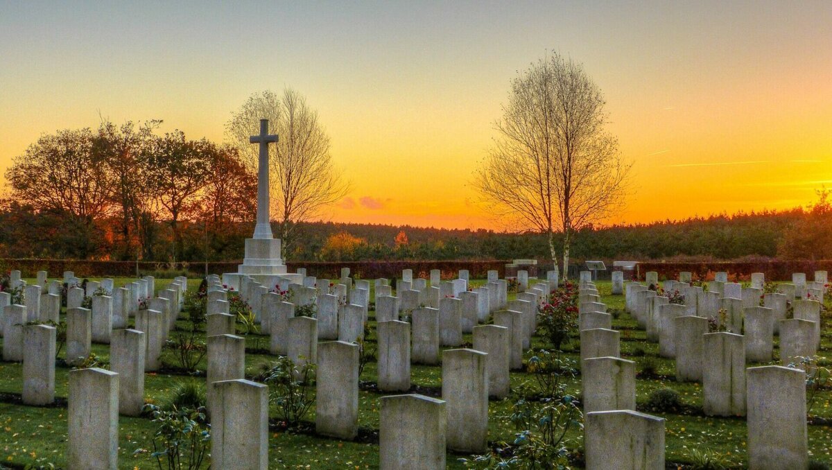 Закат на кладбище