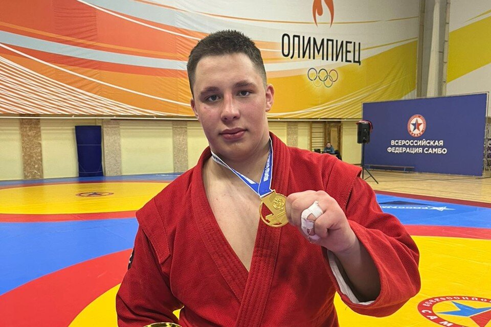     14-летний спортсмен поборол противника весом в 131 кг. Фото: Предоставлено тренером сборной Новосибирской области