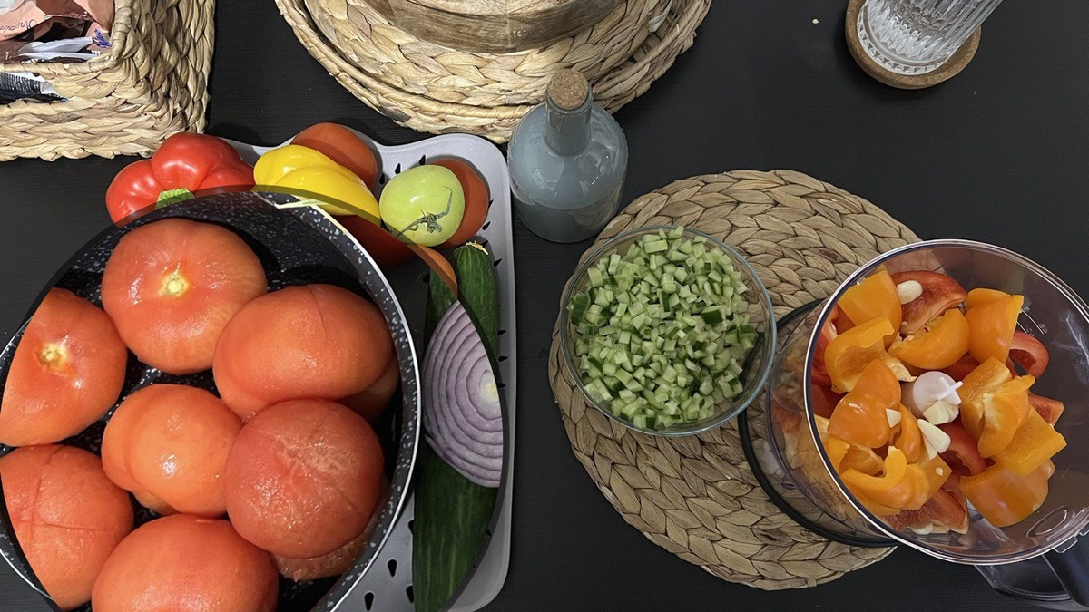 Очищенные от кожицы томаты