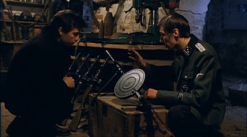 Кадр из фильма "Брат-2". Режиссёр Алексей Балабанов, 2000 год  
