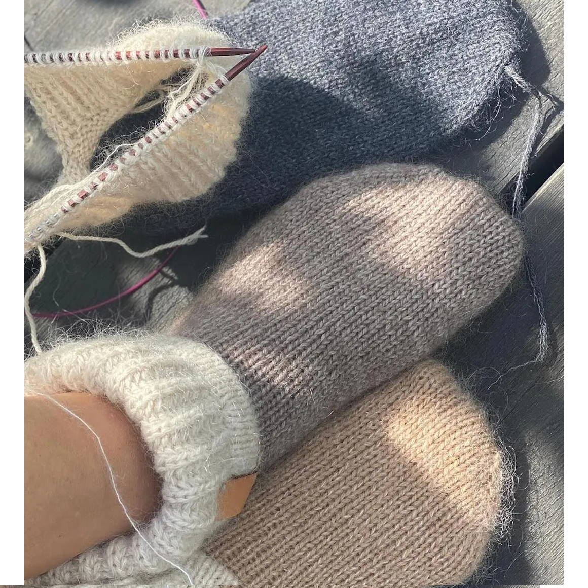 Источник фото https://www.martehelgetun.no/butikken-min/materialpakker/dame/happy-feet-lazy-days/