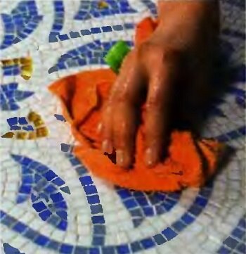 Как выкладывать мозаикой ? Выкладываем мозаикой столешницу. #стол #мозаика #мастерус