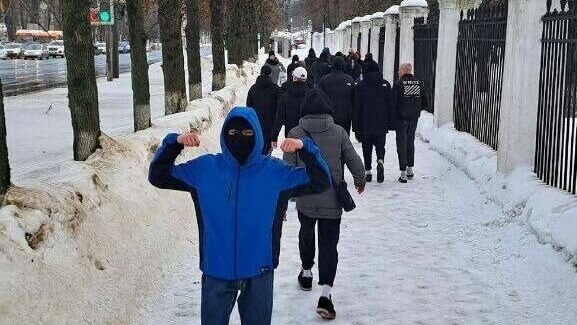     На прошлой неделе подростки новомодного течения «Рёдан» едва не устроили массовое побоище на юге Ставрополя, и как уверен общественник Гучигов, подобные «забивы» только начало, старшее поколение еще не раз содрогнется от «проказ» ребят, передает корреспондент NewsTracker.