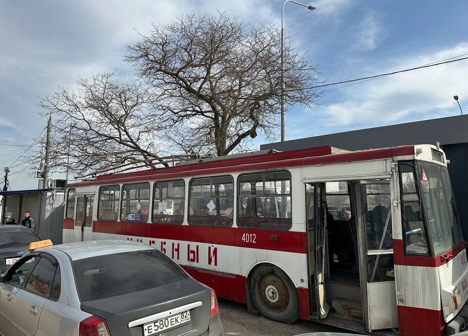     Теперь троллейбус спасает пассажиров от холода Александра Тимощенко