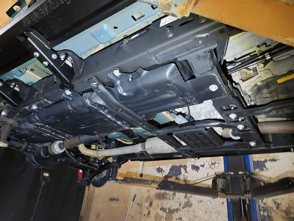 Средняя часть, защита бензобака.