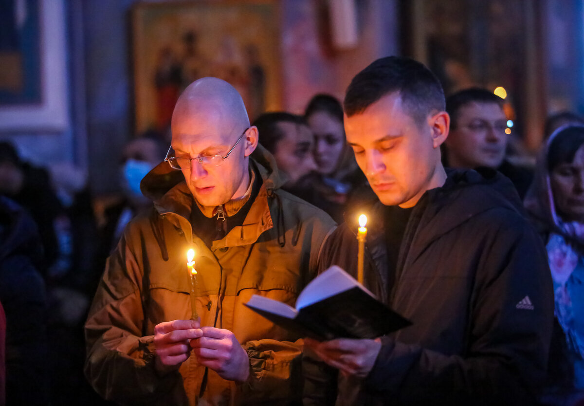 Фото взято из интернета, где находится в свободном доступе. Люди изображённые на нём мне не знакомы.