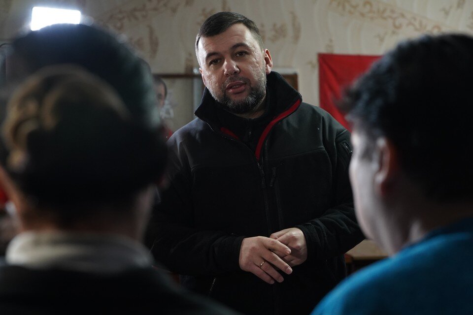     Денис Пушилин встретился с жителями Артемовска в одном из ПВР в Шахтерске Иван ЖИЛЯК