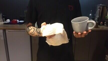     Кофе на вынос в многочисленных кофейнях и пит-стопах, коих немало во Владивостоке и вдоль оживленных трасс в Приморье, будут разливать, не исключено, в новую тару, не бумажную. А то и придется посещать заведения быстрого питания со своей посудой.