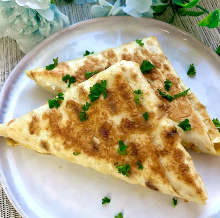 Ленивые хачапури. Быстрая закуска из лаваша. Пирожки сыром, творогом и зеленью.