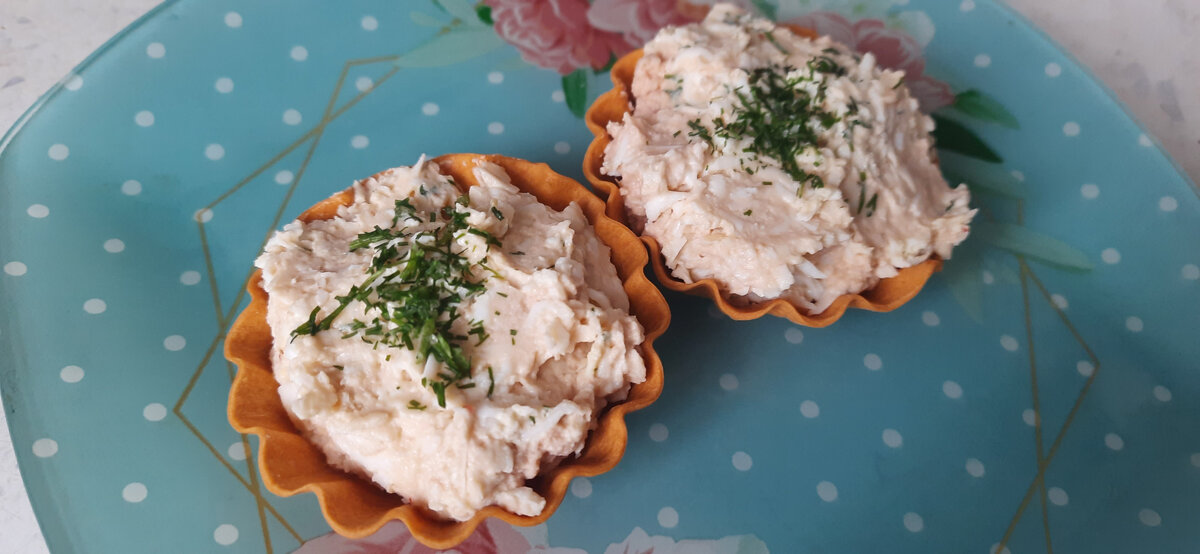 Печень трески в тарталетках