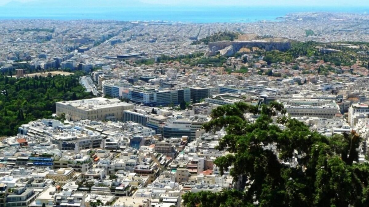     Сегодня в Афинах проходит митинг в связи с железнодорожной катастрофой, в которой погибли 57 человек и десятки получили ранения. На акцию вышли не менее 10 тыс. человек. В ходе демонстрации произошли стычки с полицией — пострадали по меньшей мере семь сотрудников.