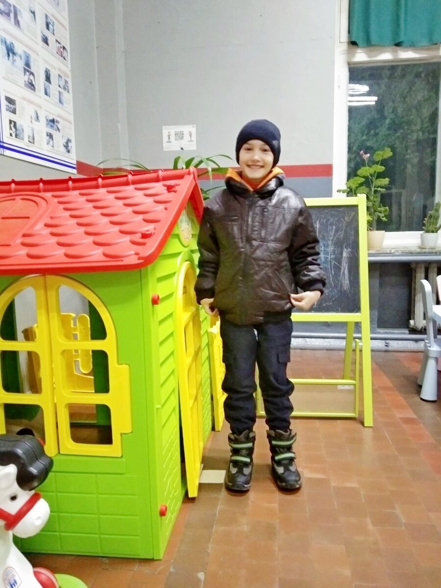 Вырос наш малыш из этих игрушек)))