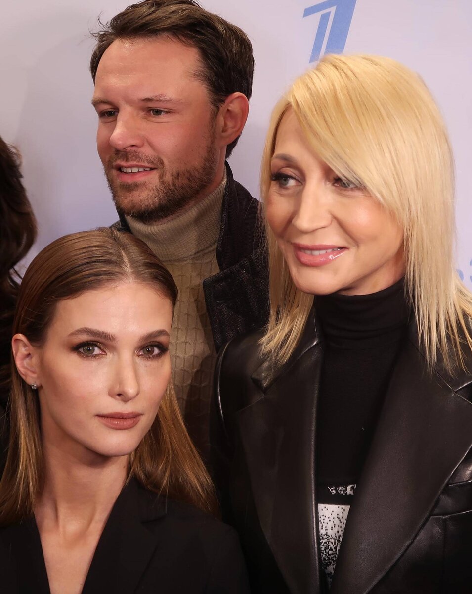    Светлана Иванова, Евгений Пронин и Кристина Орбакайте на премьере сериала "Тест на беременность-3"Фото Сергея Черных