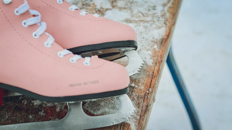     В Ставрополе ледовый каток на площади Ленина проработает до 15 марта, сообщили в городской администрации.