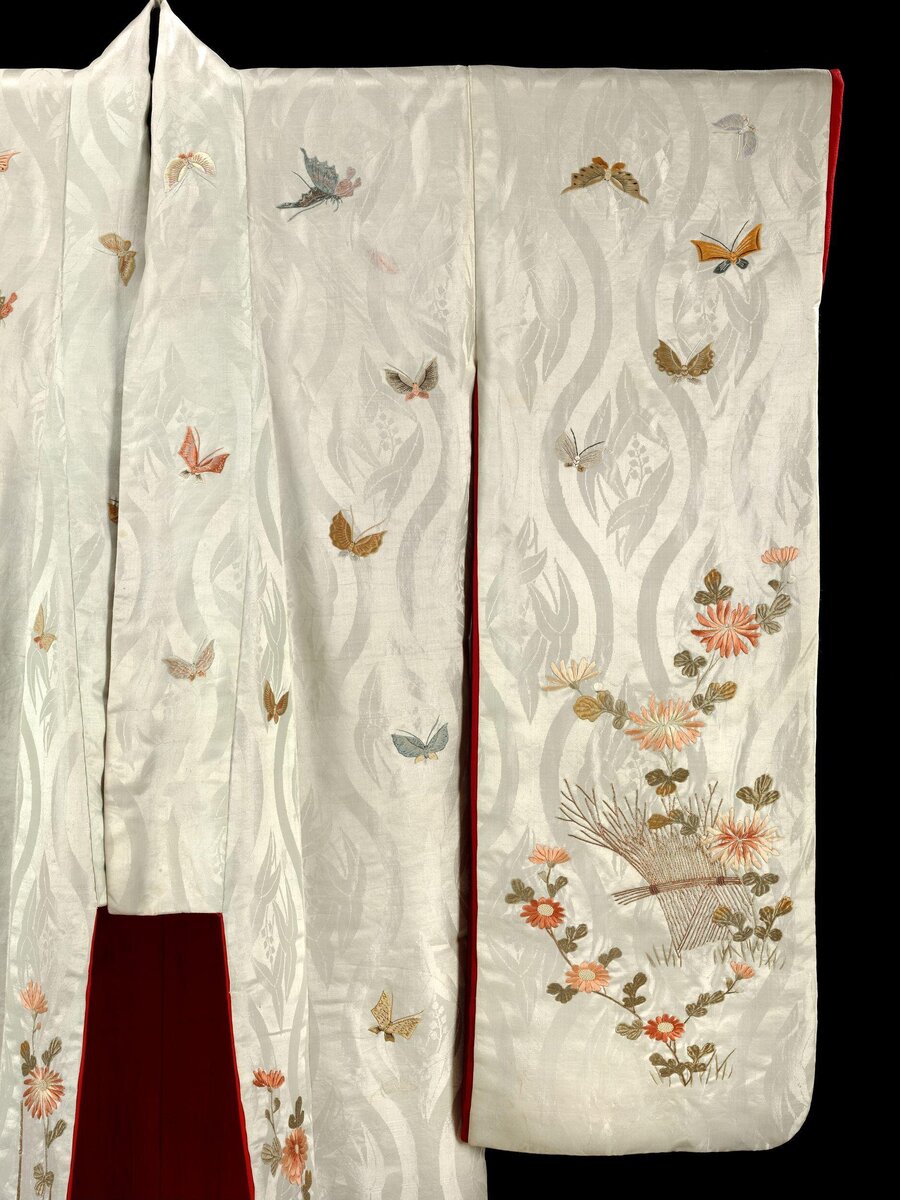 Outer kimono of figured satin silk embroidered with flowers and butterflies, Japan, 1800-1870. Victoria and Albert Museum
