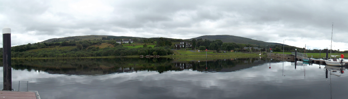 Гора Слиаб ан Иарайнн с озера Лох Аллен. Пампуко, CC BY-SA 4.0 <https://creativecommons.org/licenses/by-sa/4.0>, via Wikimedia Commons