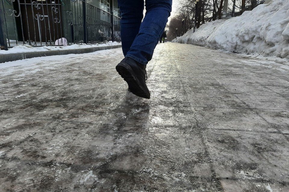     В Новосибирской области из-за температурных качелей резко выросло число гололёдных травм. София БЕРЕЗОВСКАЯ