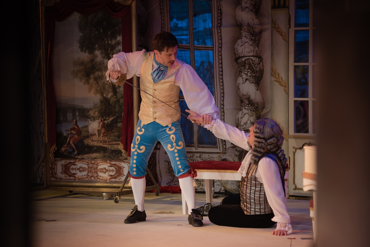 Владимир Жуков (Леон), Александр Хвостенко (Бежарс)