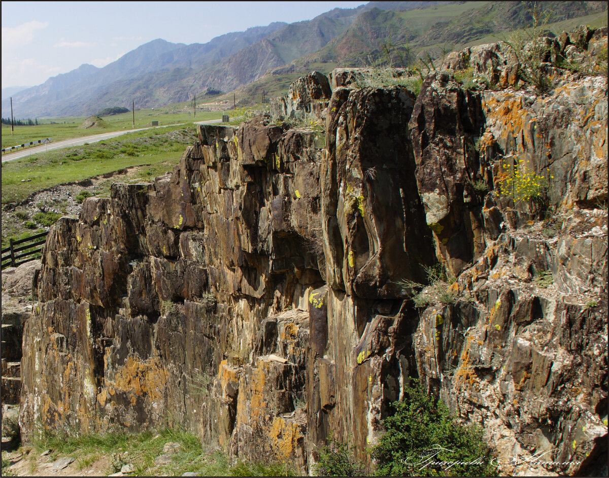 Вид на скальное основание урочища .все фото автора