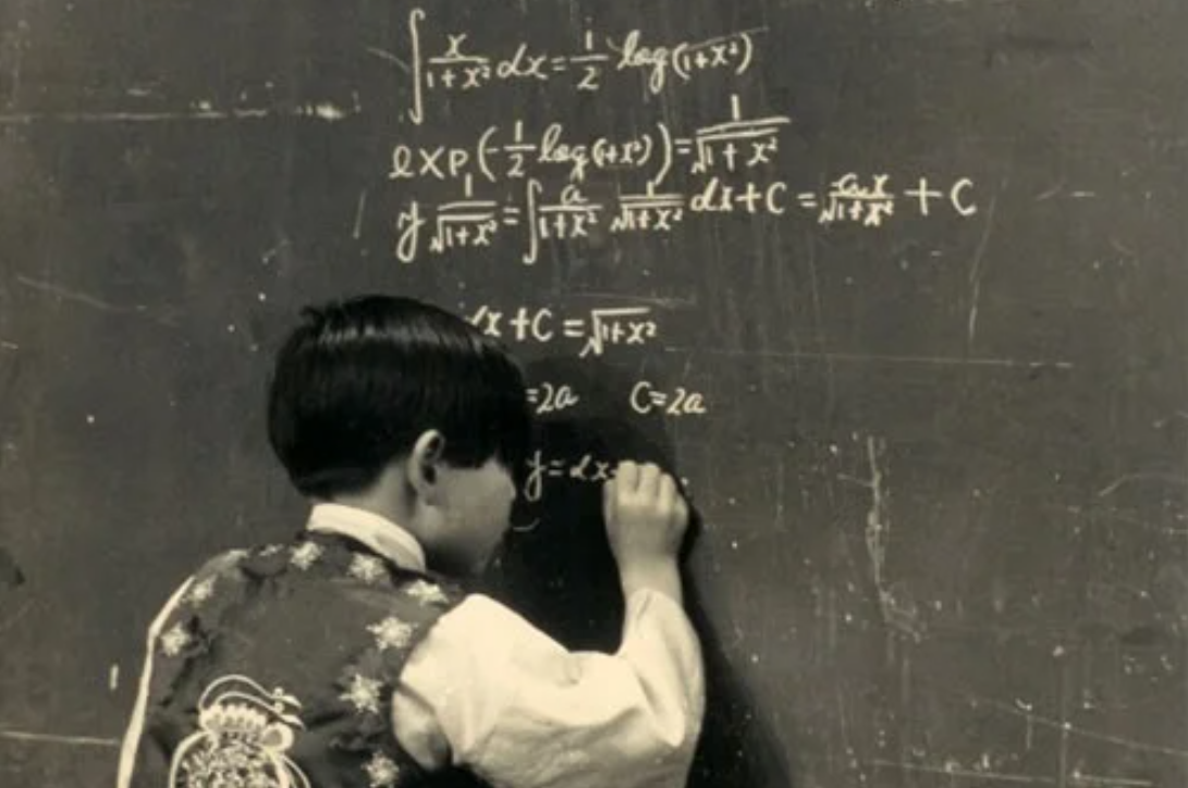 Ун Ён решает дифференциальное уравнение в возрасте 7 лет