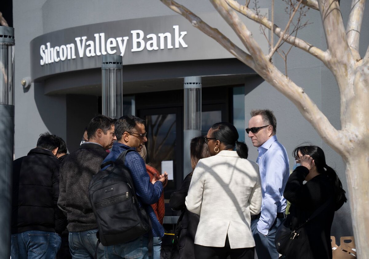    Клиенты Silicon Valley Bank пытаются вернуть свои вклады © Li Jianguo/Global Look Press