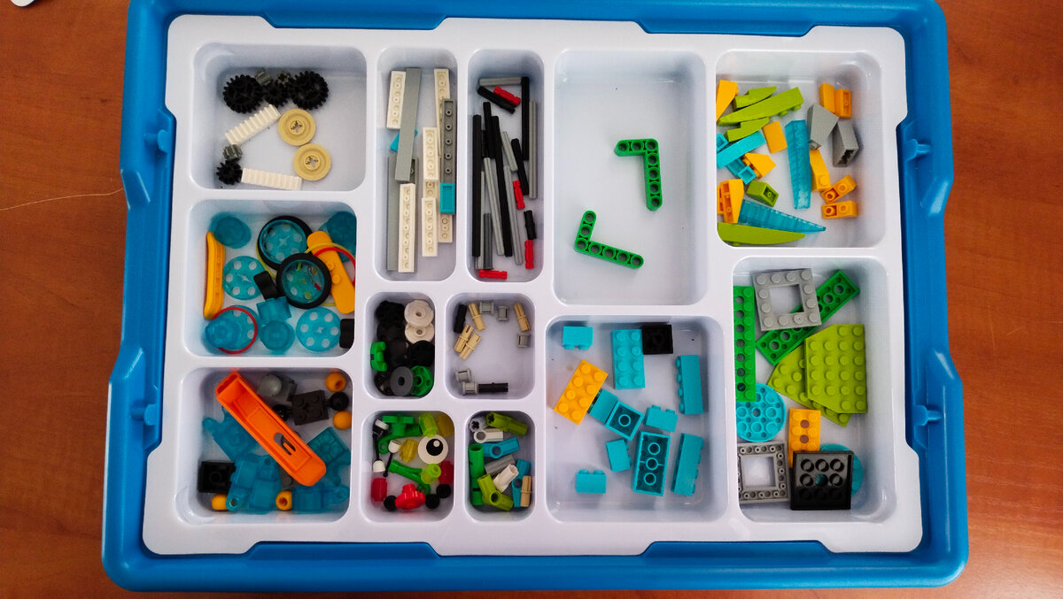 Тут набор в использовании, еще не разобрали поделку