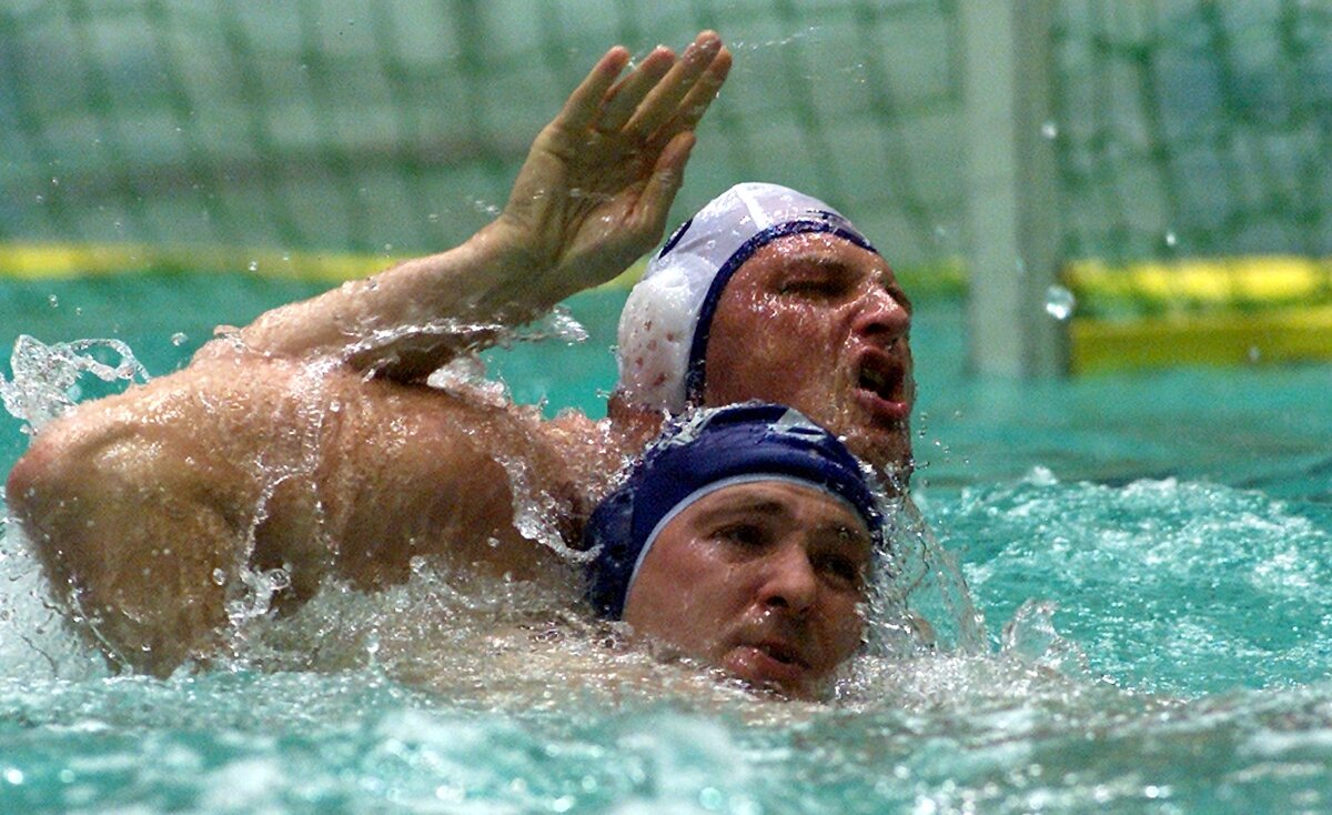 Матч по водному поло. Фото Александра Вильфа, архив «СЭ»