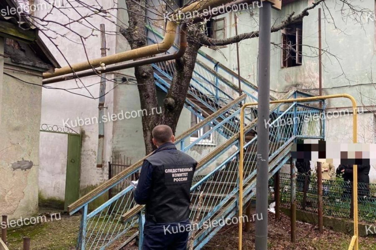    В Туапсе при пожаре в двухэтажном доме погиб мужчина