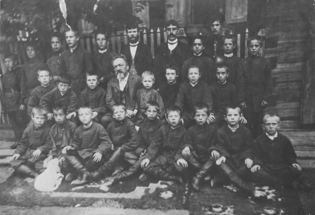 Воспитанники и наставники Александровского приюта. Конец XIX – начало ХХ в.  (из фондов ЕКМ)


(Из словаря  "Мир культуры Енисейска второй половины XIX- начала XX века")