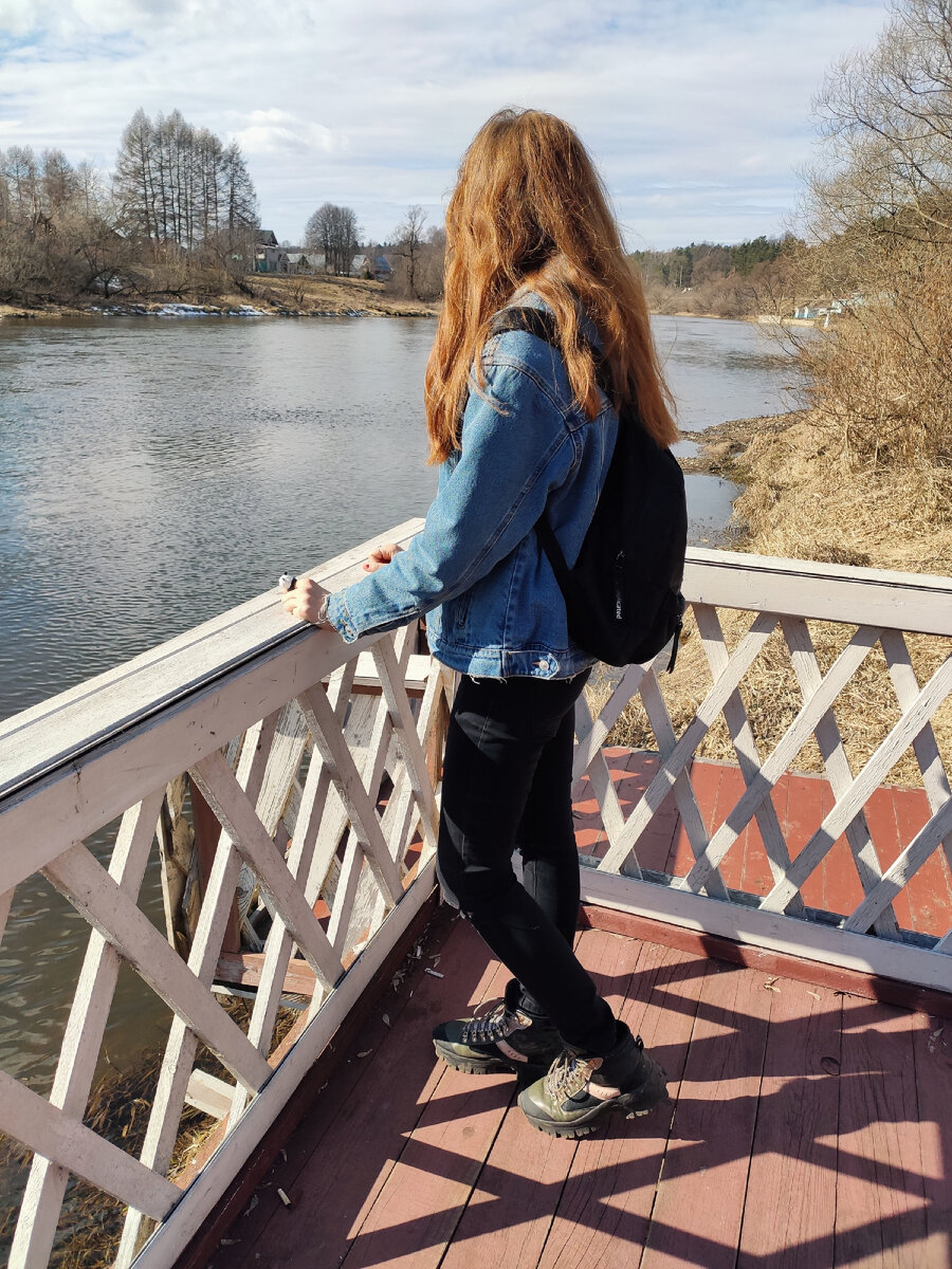 Мостик у реки  