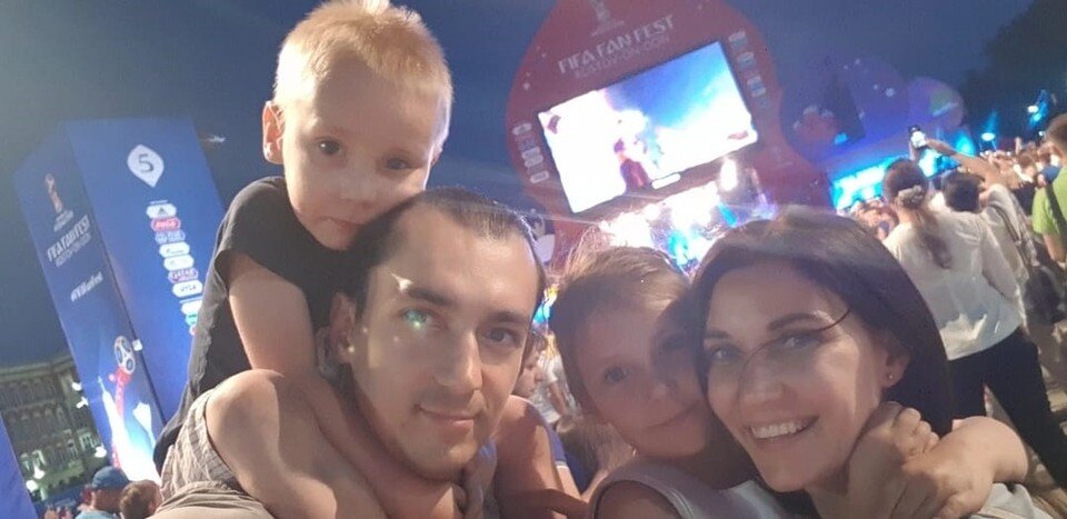     Валентин и Ирина Дудукины занимаются воспитанием своих детей дома. Фото: предоставлено героями публикации.