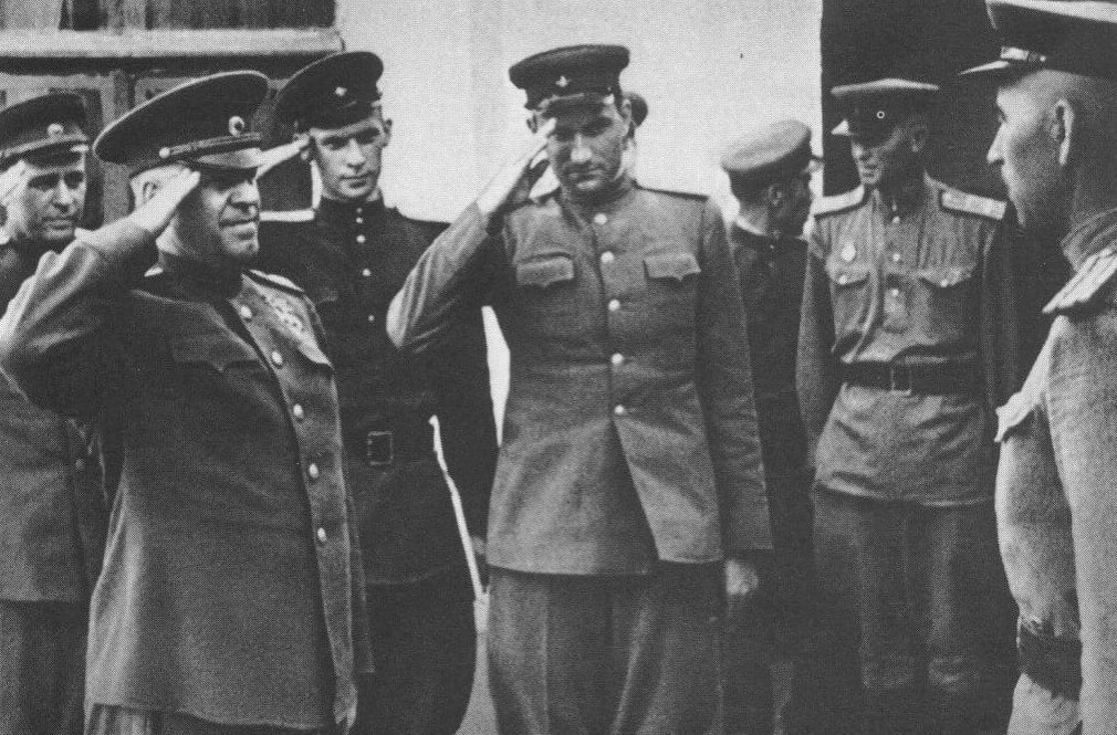 Кто был водителем у жукова