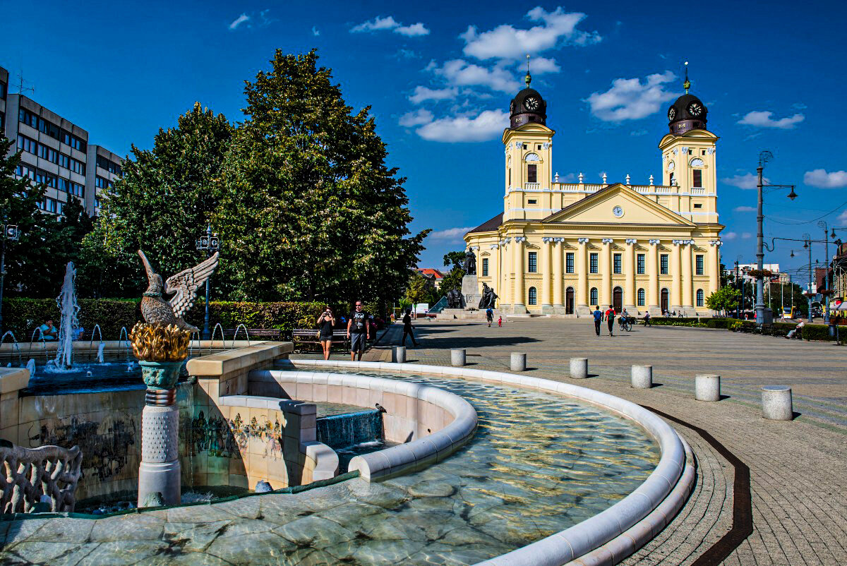 Дебрецен - город на востоке Венгрии и второй по величине город страны. Известный своим богатым культурным наследием и яркой атмосферой, Дебрецен является популярным местом для туристов со всего мира.-2