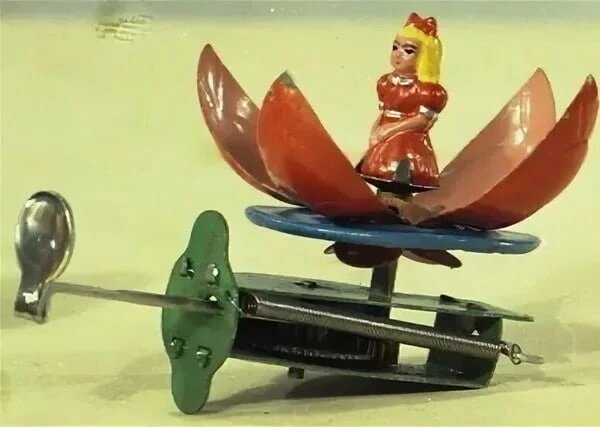 Механическая игрушка- вертушка "Дюймовочка".  Фото из интернета, из разных источников. На авторство не претендую.