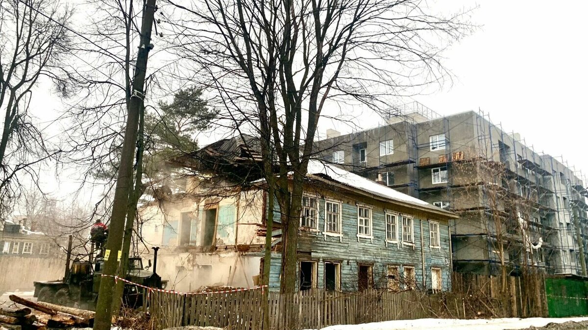     Все старые щитовые дома планируется отправить под снос в районе «Щитки» в Выксе. Об этом рассказал глава округа Владимир Кочетков на своей странице в соцсети.