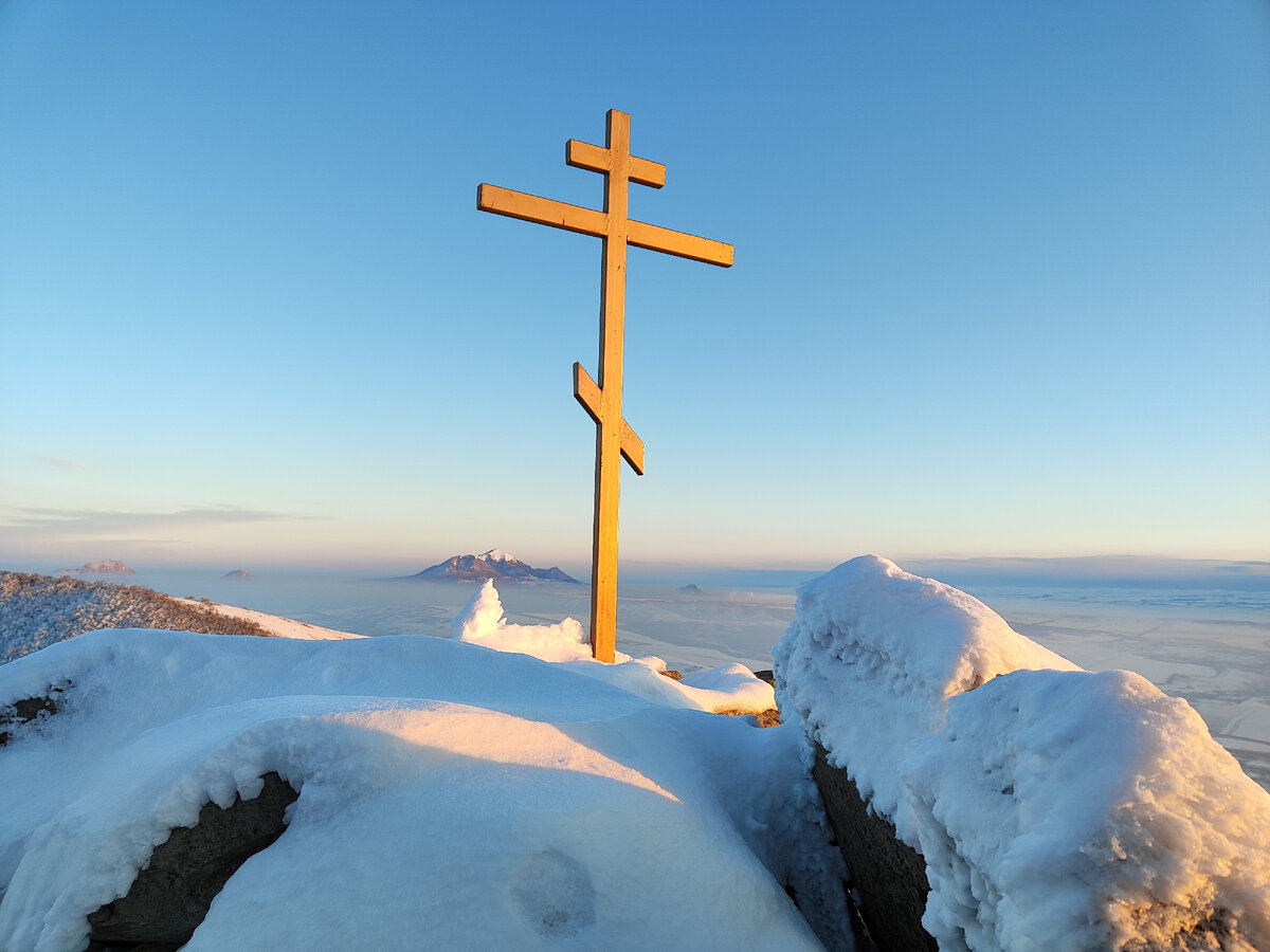 "К  Ней - и Стремись! За Неё - и Держись! И - Борись! И - Молись!". 