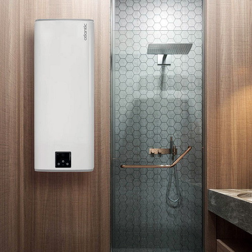 Накопительный водонагреватель Atlantic в ванной