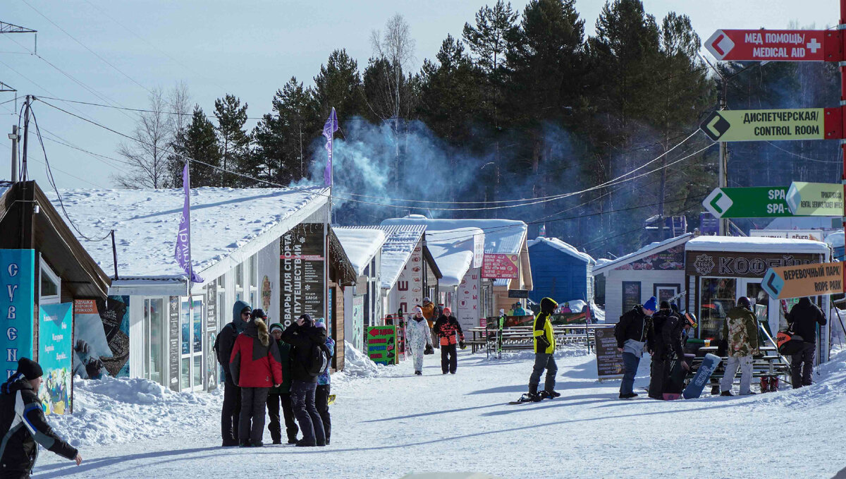 Горнолыжный курорт включает в себя несколько отелей, ресторанов и кафе

